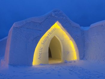 Small Group-Visit Arctic Snow Castle With Dinner in Ice Restaurant