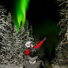 Hunting Aurora by Snowmobile with Photographer+Salmon in Kota
